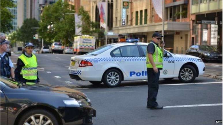 Pol&iacute;cia australiana bloqueou a &aacute;rea do caf&eacute; em uma grande opera&ccedil;&atilde;o em Sydney
