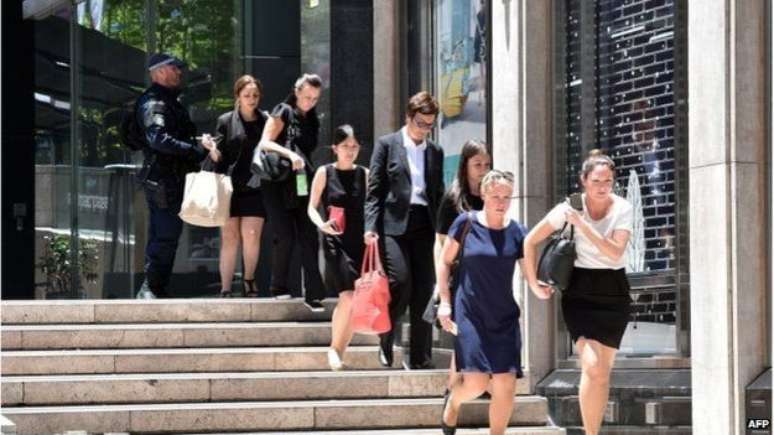 Escrit&oacute;rios ao redor do caf&eacute; foram esvaziados; premi&ecirc; australiano pediu que pa&iacute;s seguisse com a vida normalmente