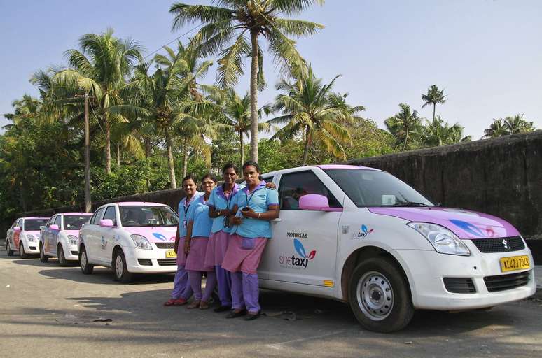 Estado de Kerala lançou os "She Taxis", uma frota de 40 táxis rosas dirigidos por mulheres