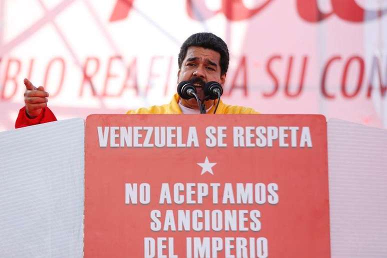 <p>Presidente da Venezuela, Nicolas Maduro, discursa durante protesto contra a possibilidade de imposi&ccedil;&atilde;o de san&ccedil;&otilde;es contra o pa&iacute;s pelos Estados Unidos</p>