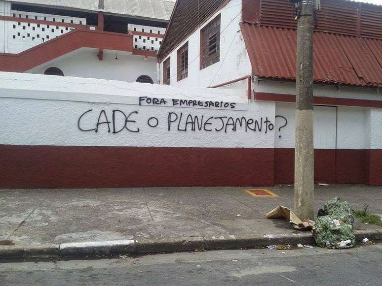 Rua Javari recebe protestos contra planejamento para 2015