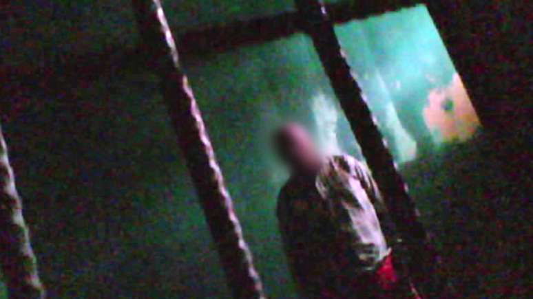 Pacientes podem ficar dias em quartos de isolamento, mas a informa&ccedil;&atilde;o &eacute; negada pelo governo; um deles cometeu suic&iacute;dio