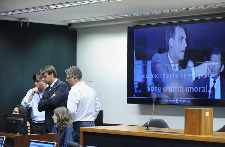 <p>Bolsonaro apresentou um documento de defesa pr&eacute;via:&nbsp;o v&iacute;deo que deu origem aos ataques a Maria do Ros&aacute;rio</p>