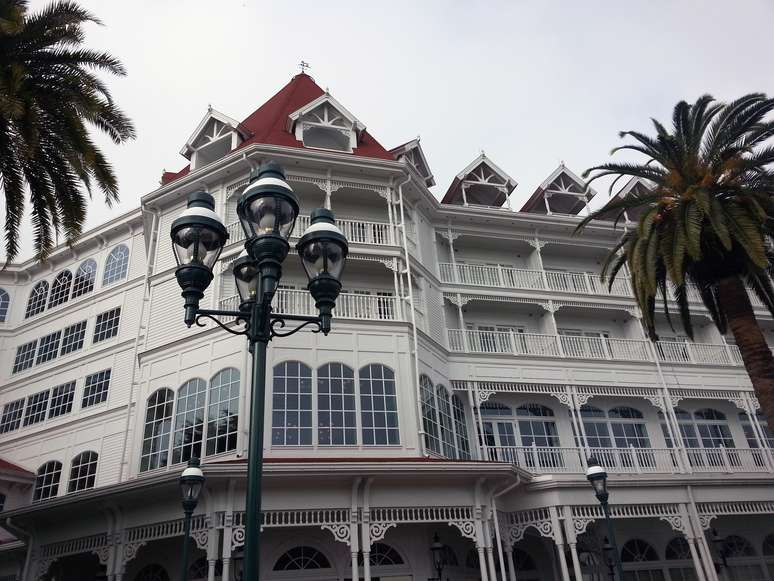 <p>No lobby do Grand Floridian está a casa de gingerbread</p>