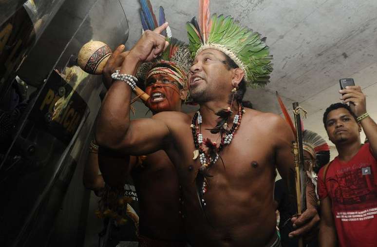 <p>Índios entraram em confronto com a Polícia Legislativa em Brasília</p>