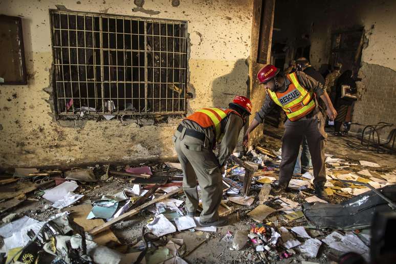 <p>Massacre em escola&nbsp;deixou mais de 140 mortos</p>