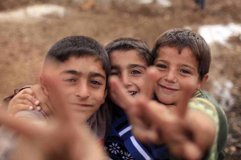 Crianças curdas refugiadas na Turquia: realidade de milhões este ano pelo avanço do Estado Islâmico