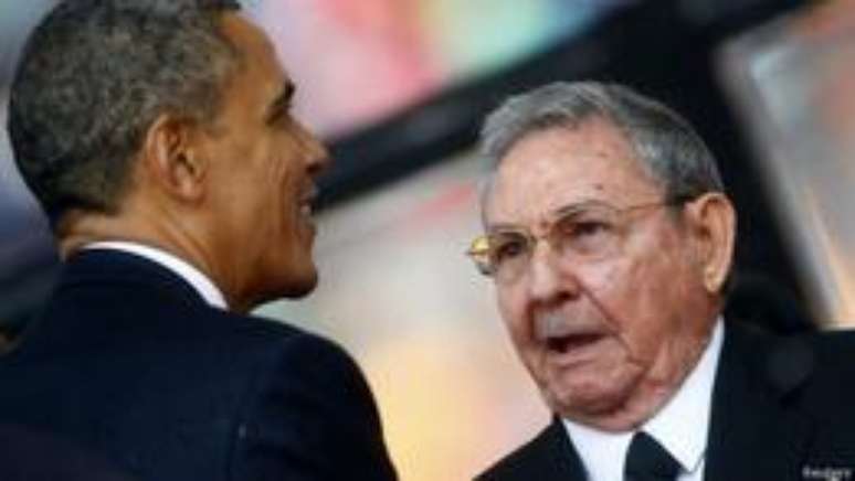 Barack Obama (à esq.) e Raul Castro (à dir.) (Foto: Reuters)