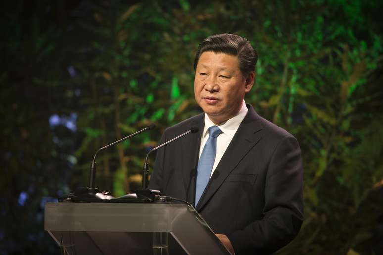 Xi Jinping realizou vários atos de "afabilidade" em seus dois anos de governo, que incluíram ir comer em um restaurante popular de Pequim a passear sem aviso prévio pela turística Rua de Nanluoguxiang