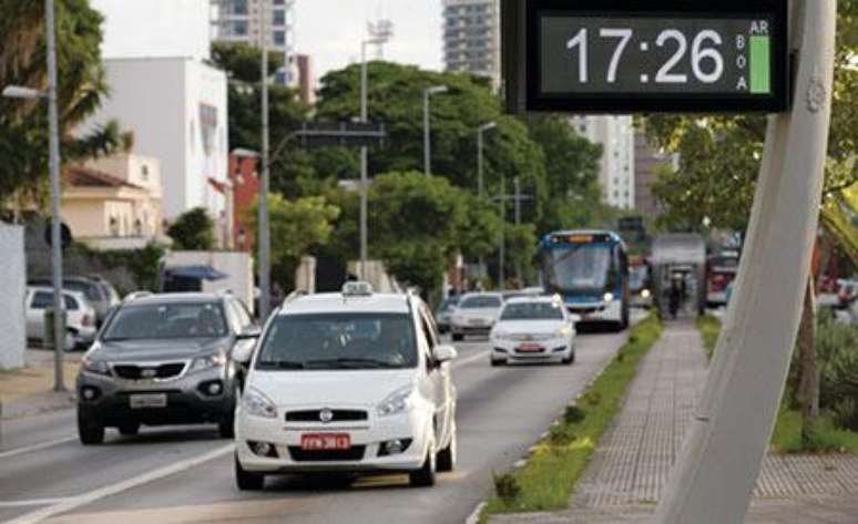 <p>Tarifa de t&aacute;xi subir&aacute; 10% em janeiro</p>