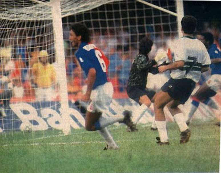 Ednelson chuta cruzado e faz o gol do primeiro título do Paraná