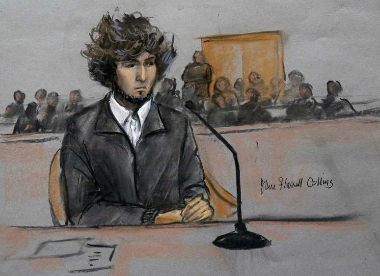  Dzhokhar Tsarnaev é retratado sentado no tribunal federal de Boston, em 18 de dezembro