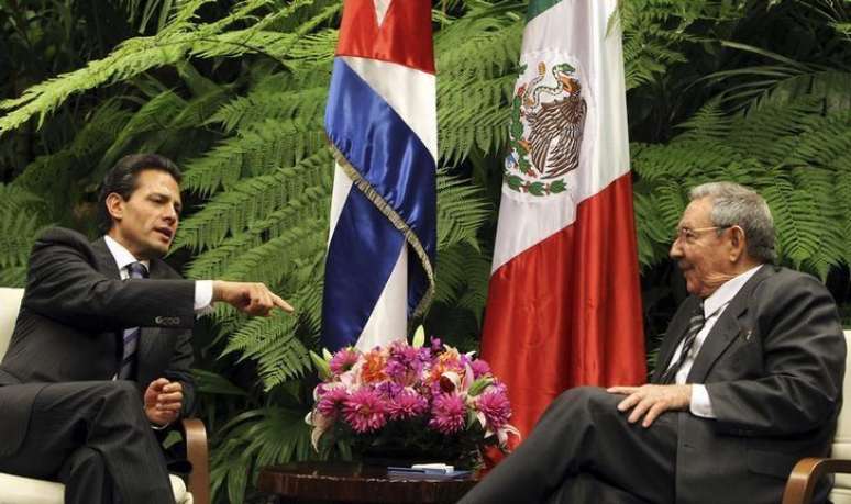 Presidente cubano, Raul Castro, e presidente mexicano, Enrique Peña Nieto, durante encontro em Havana. 29/01/2014.