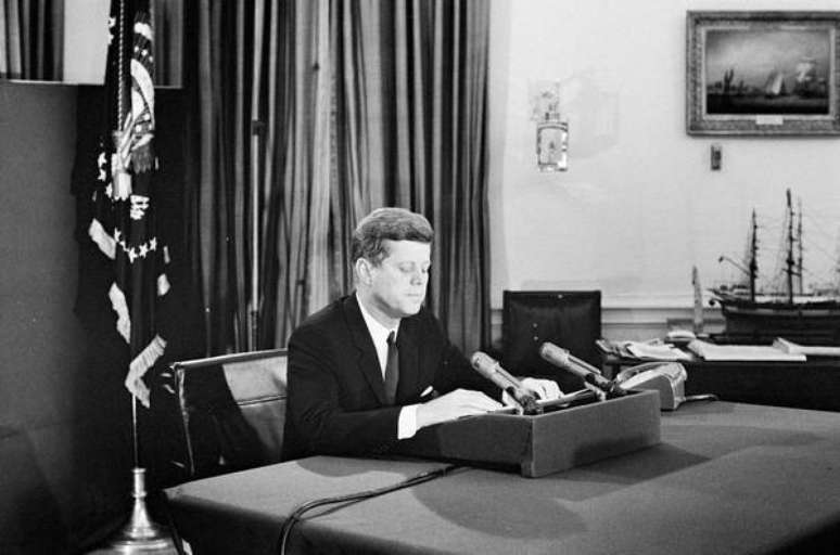 <p>Quatro dias antes de sua morte, o ex-presidente John F. Kennedy havia decidido se aproximar de Fidel Castro</p>