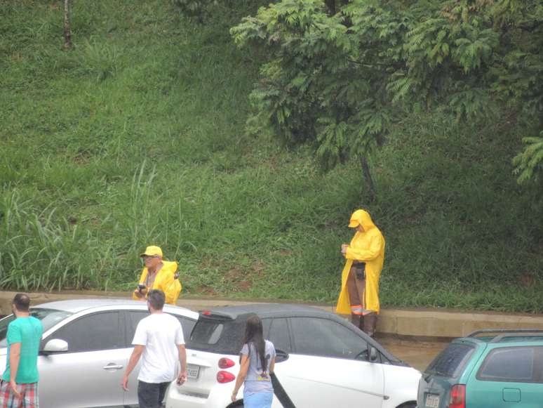 <p>Agentes da CET fiscalizam uso de Zona Azul no Pacaembu</p>