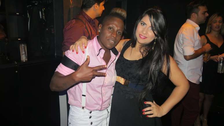 Famosos, como as g&ecirc;meas Pep&ecirc; e Nen&eacute;m, marcam presen&ccedil;a na festa de DH