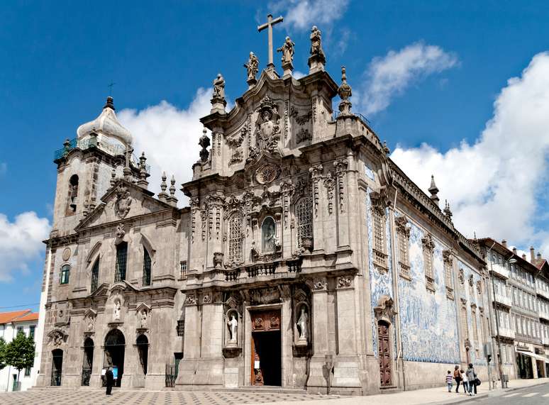Conheça as igrejas germinadas do Carmo e das Carmelitas, na cidade de Porto