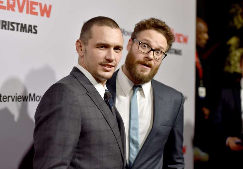 <p>O atores James Franco (esq.) e Seth Rogen (dir.) em premi&egrave;re de &#39;A Entrevista&#39; em Los Angeles no dia 11 de dezembro</p>