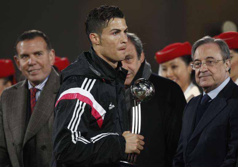 Cristiano Ronaldo cumprimentou Platini apenas após levar a Bola de Prata