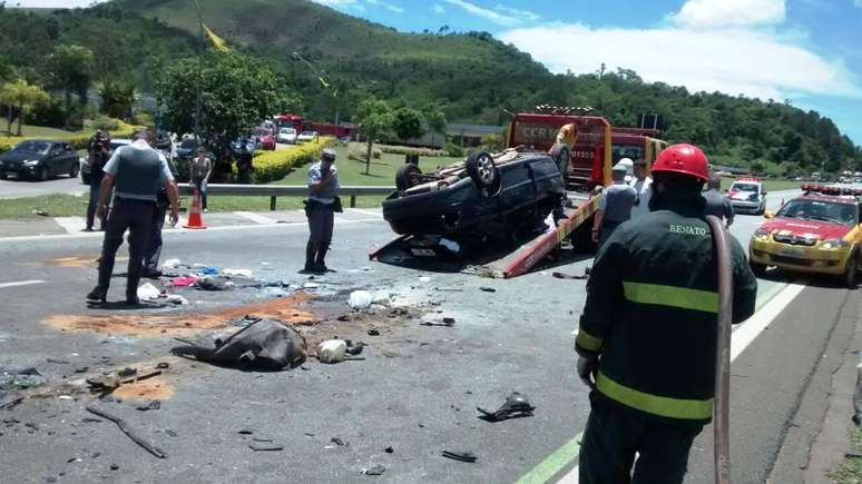 De acordo com a Polícia Rodoviária, o acidente aconteceu por volta das 11h e deixou o trânsito lento na região