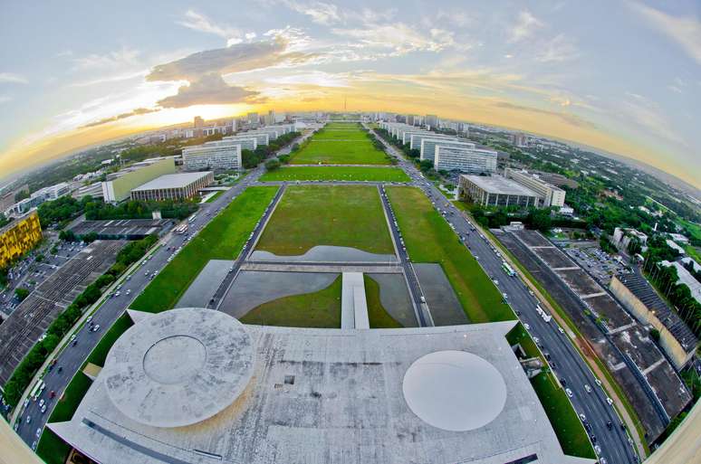 <p>Esplanada dos Ministérios, em Brasília; entidades e os órgãos federais devem adotar práticas responsáveis de consumo de água e energia</p>