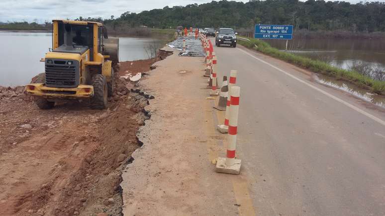 Estradas próximas do rio Madeira ficaram destruídas