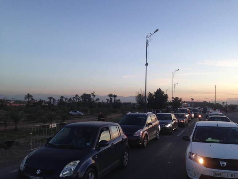 Trânsito nos arredores de estádio em Marrakech 