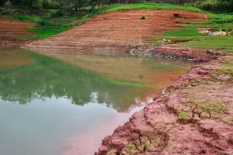 Vista do reservatório do Jaguari, em Jacareí (SP), que abastece o Sistema Cantareira, em 16 de dezembro