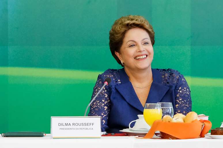 Dilma falou com jornalistas nesta segunda-feira