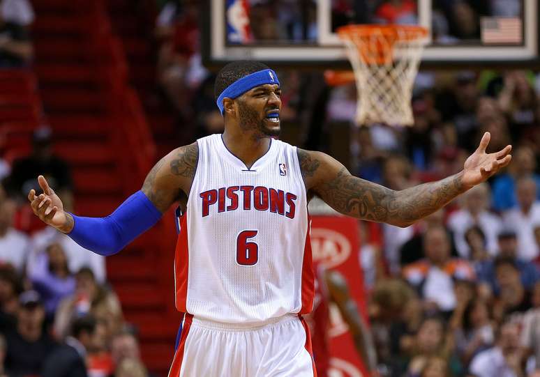 Josh Smith foi dispensado pelos Pistons