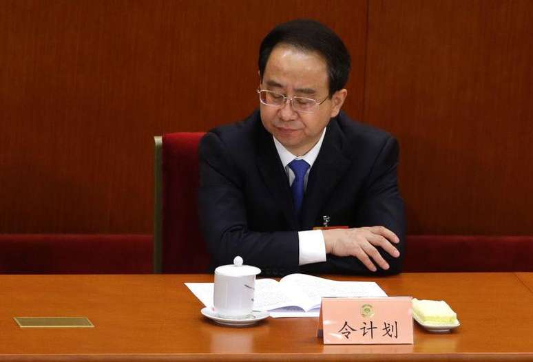 <p>Ling Jihua&nbsp;est&aacute; sendo investigado por &quot;suspeita de s&eacute;rias viola&ccedil;&otilde;es disciplinares&quot;, ou simplesmente corrup&ccedil;&atilde;o</p>