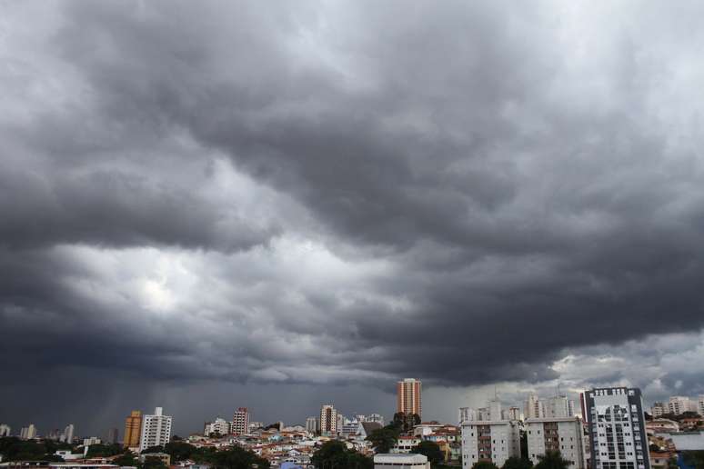 Primeiro dia completo de ver&atilde;o teve chuva em S&atilde;o Paulo
