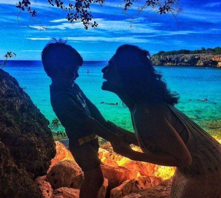 A atriz Juliana Paes escolheu Curaçao para passear com os filhos