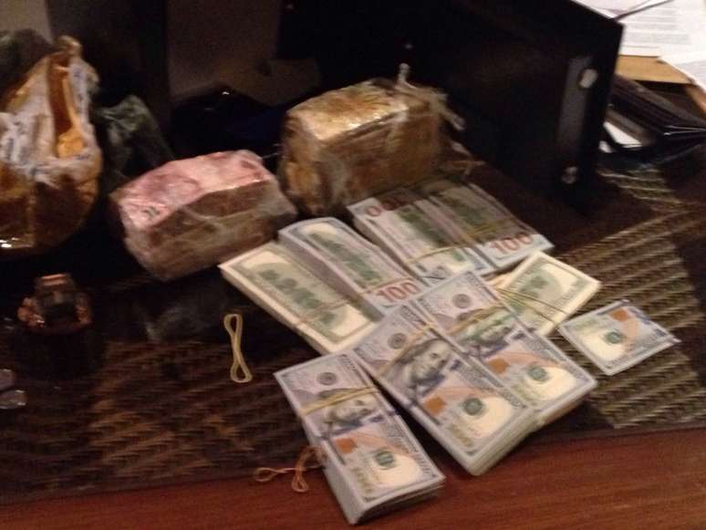 Na casa do traficante em Assunção a polícia ainda encontrou um cofre com dinheiro