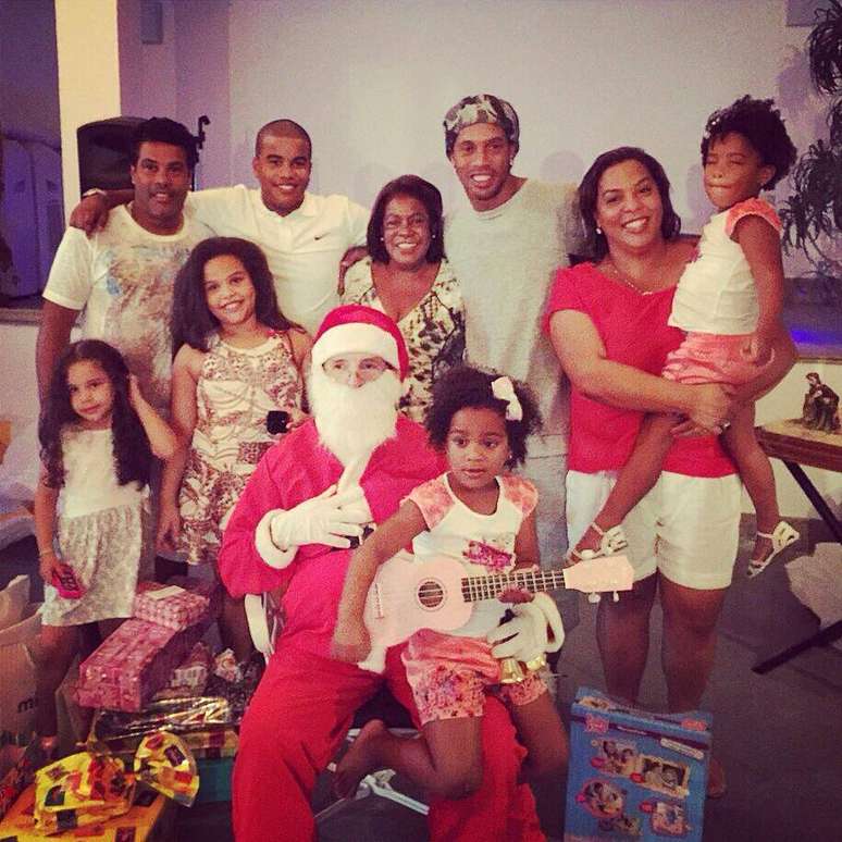 Ronaldinho festeja natal com familiares