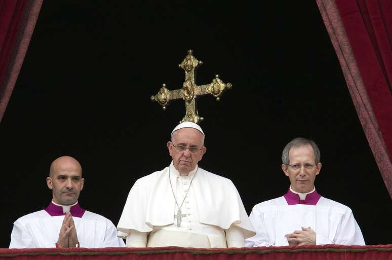 Papa Francisco oferece a bênção "Urbi et Orbi" do balcão central da Basílica de São Pedro, no Vaticano, em 25 de dezembro