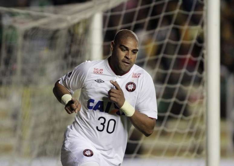 Adriano comemora gol do Atlético Paranaense contra o The Strongest em La Paz. 08/04/2014.