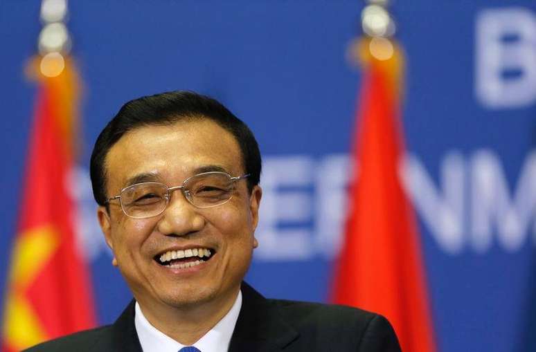 Premiê da China, Li Keqiang, sorri durante entrevista coletiva, em foto de arquivo. 17/12/2014