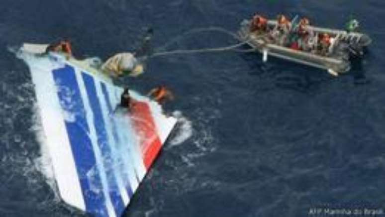 Partes do avi&atilde;o do voo 447 da Air France (AFP/Marinha do Brasil)