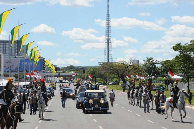 <p>S&atilde;o esperadas para a cerim&ocirc;nia delega&ccedil;&otilde;es de 60 pa&iacute;ses</p>