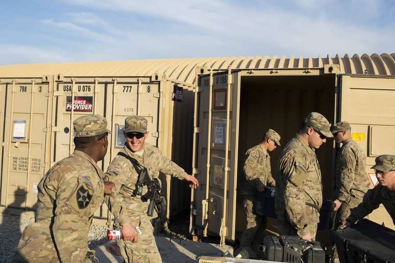 <p>Soldados americanos s&atilde;o vistos em momento de descanso no Afeganist&atilde;o</p>