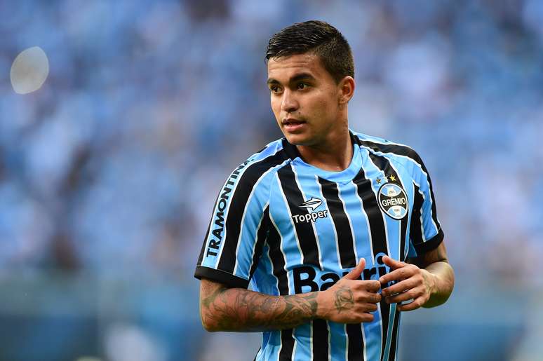 <p>Ap&oacute;s boa temporada no Gr&ecirc;mio, Dudu &eacute; disputado por Corinthians e S&atilde;o Paulo</p>