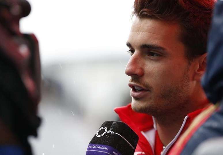 O piloto de F1 da Marussia, o francês Jules Bianchi, concede entrevista coletiva no circuito de Suzuka, no Japão, em outubro, dias antes de sofrer um acidente grave. 02/10/2014