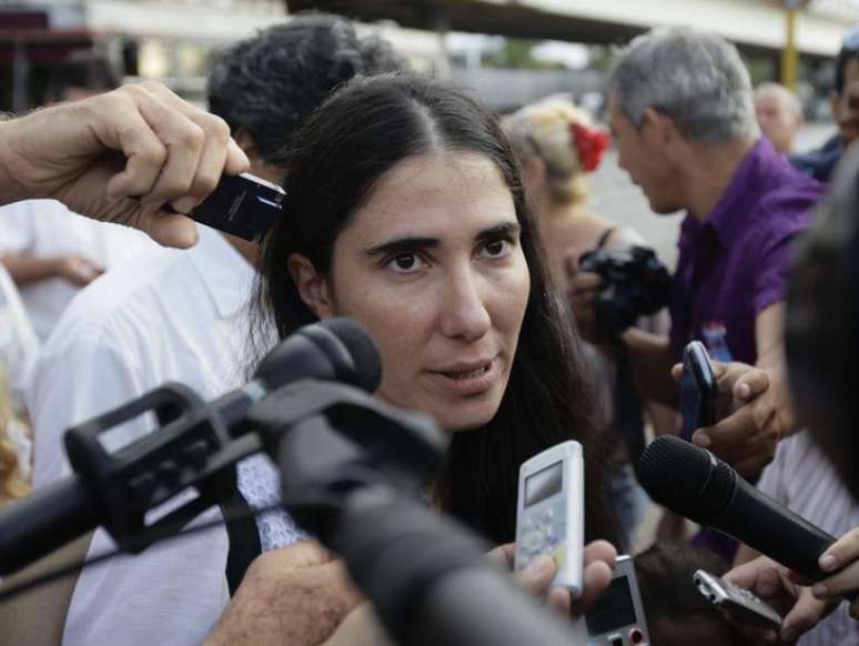 <p>Yoani Sánchez afirma que outros dissidentes ainda estão presos</p>