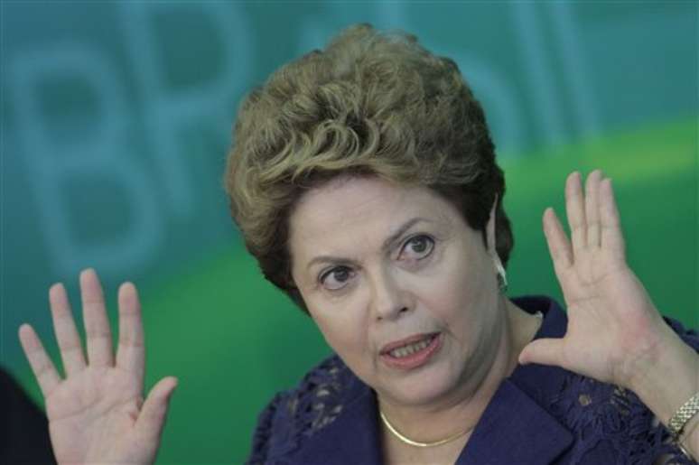 <p>São passos na direção de um equilíbrio fiscal que permitirão preservar os programas sociais", disse Dilma sobre medidas econômicas.</p>
