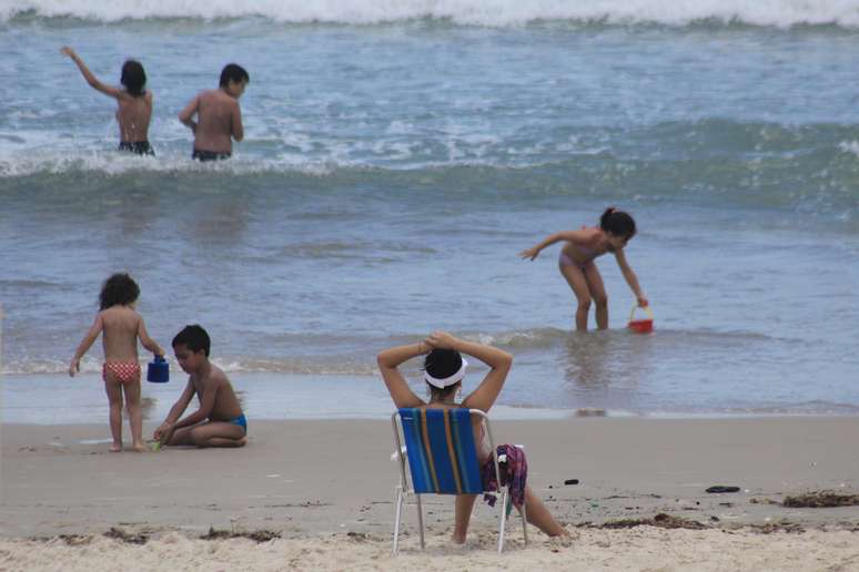 Na tarde desta quinta-feira, primeiro dia do ano, o chamado índice de calor chegou aos 37 graus em Florianópolis