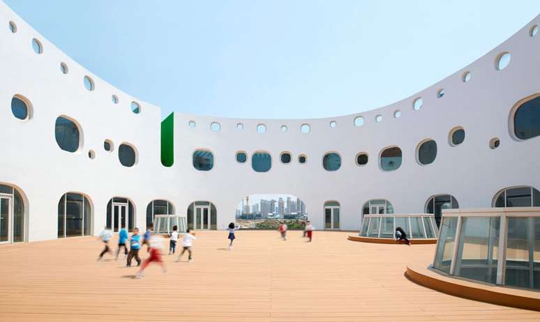 <p>&nbsp;Toda a estrutura da&nbsp;Loop Kindergarten &eacute; arredondada</p>