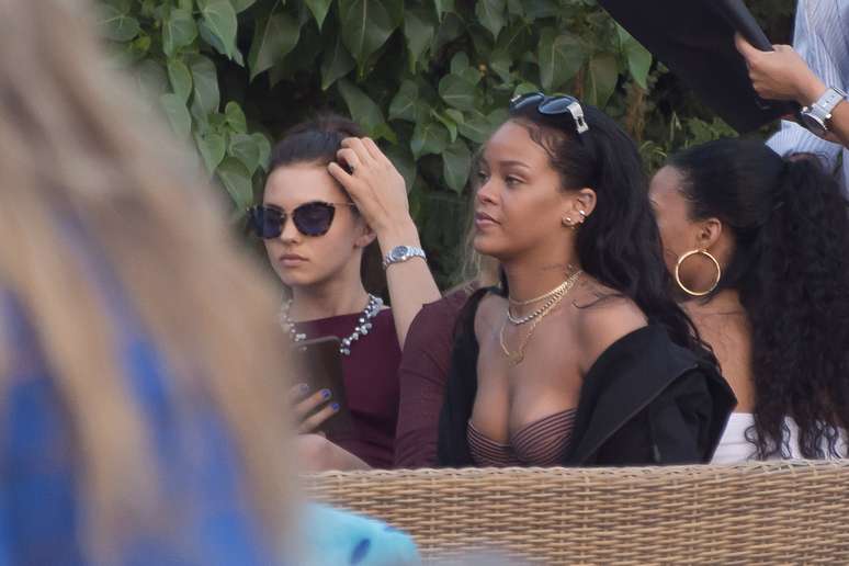 Rihanna curtiu primeiro dia do ano na Ilha de São Bartolomeu 