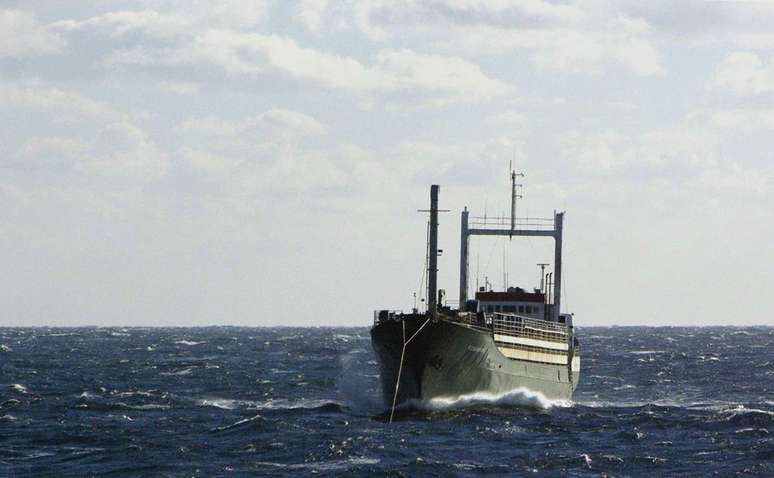 O navio Ezadeen foi recuperado sem tripulação pela Itália nesta sexta-feira