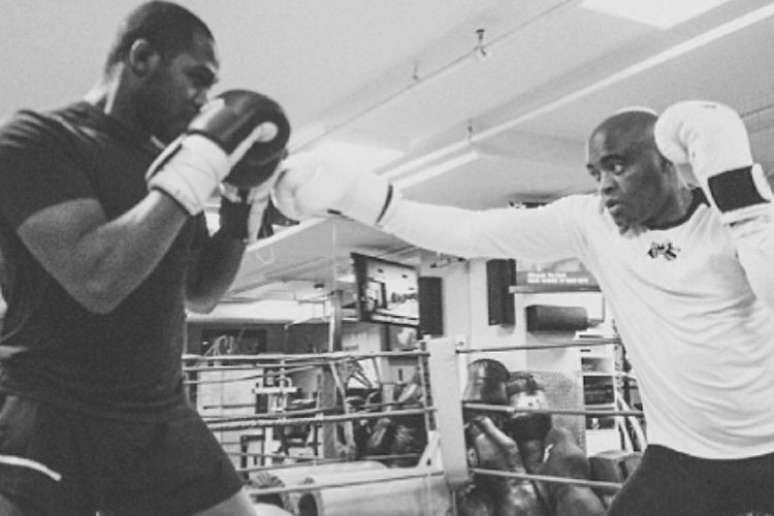 <p>Anderson Silva já treinou com Jon Jones</p>